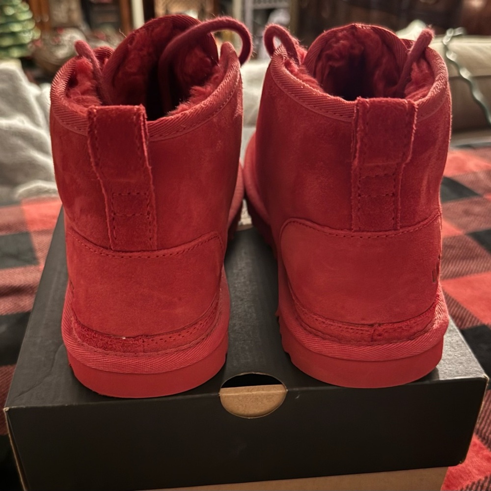 Brand new Uggs - Picture 2 of 4